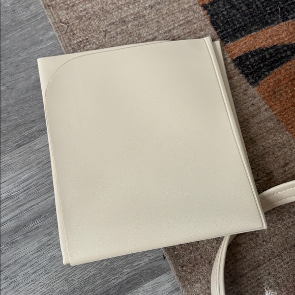 Itzy Ritzy Quilted Cream Backpack - Picture 3 of 7